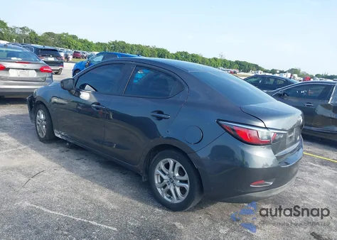 2017 Toyota Yaris Ia z USA, uszkodzony, nr VIN 3MYDLBYVXHY192261